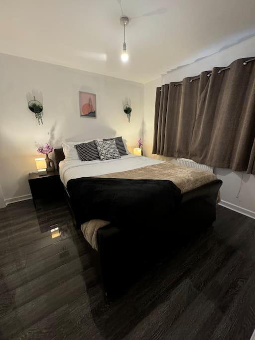 New Large Townhouse 3 Bedrooms 4 Beds And Parking Casa de férias *