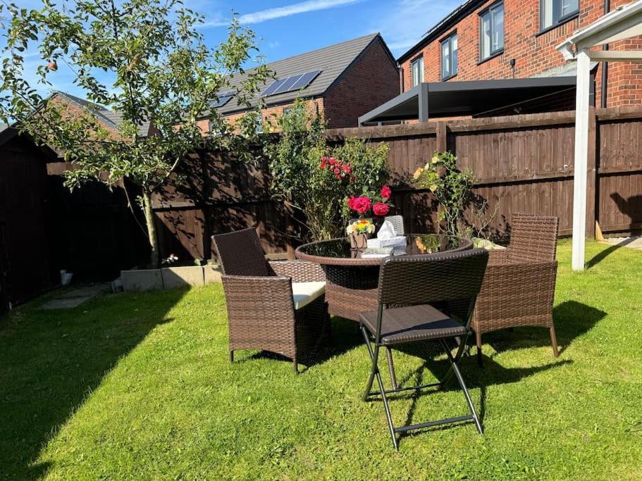 Casa de férias New Large Townhouse 3 Bedrooms 4 Beds And Parking Manchester