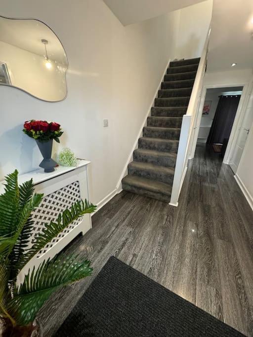 New Large Townhouse 3 Bedrooms 4 Beds And Parking Casa de férias