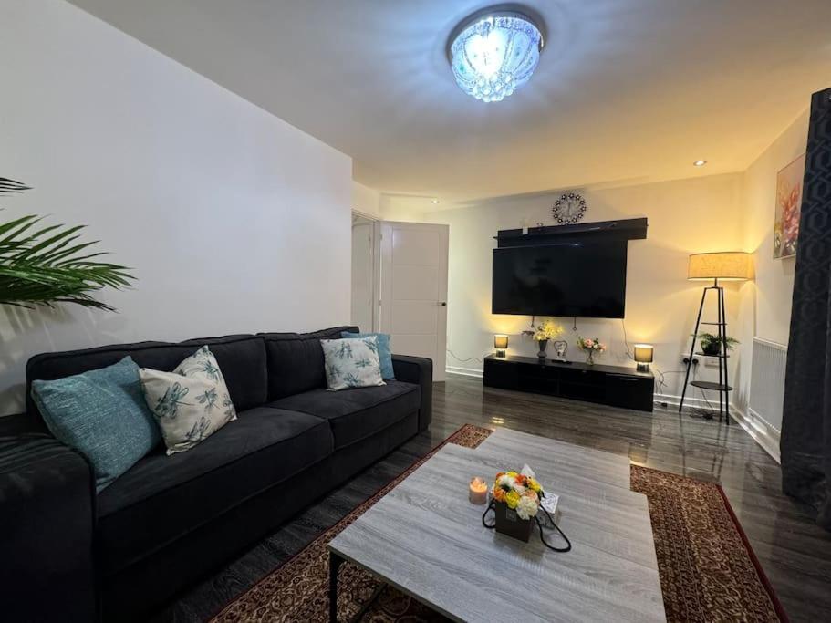 Casa de férias New Large Townhouse 3 Bedrooms 4 Beds And Parking Manchester