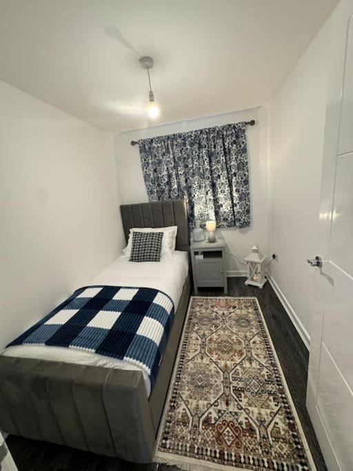 Casa de férias New Large Townhouse 3 Bedrooms 4 Beds And Parking Manchester
